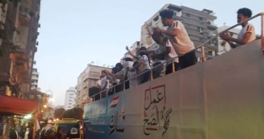 فيديو وصور.. الباص المكشوف بأعلام مصر وأعمل الصح يجوب شوارع العاصمة