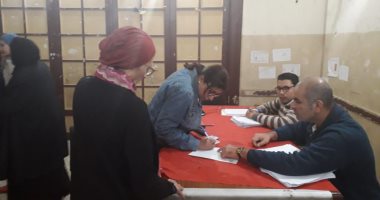فيديو وصور.. الشباب يقبلون على لجان الدوبارة وقصر العينى: نكتب تاريخ مصر 