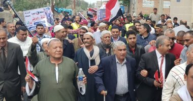 مسيرات شعبية من أهالى كفر الدوار لدعوة المواطنين إلى استفتاء الدستور