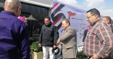 صور...رئيس المطار يتفقد لجان الاستفتاء بميناء القاهرة الجوى  