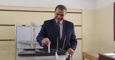 وزير القوى العاملة يدلى بصوته فى الاستفتاء على التعديلات الدستورية بمدينة نصر