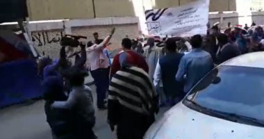 فيديو.. أهالى السيدة زينب ينظمون مسيرة حاشدة للمشاركة فى ثانى أيام الاستفتاء