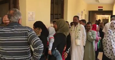 فيديو.. الإقبال يتضاعف على لجان الاستفتاء فى حدائق الأهرام