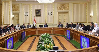 رئيس الوزراء يؤكد أهمية تعزيز التنسيق والتكامل بين البورصات العرب
