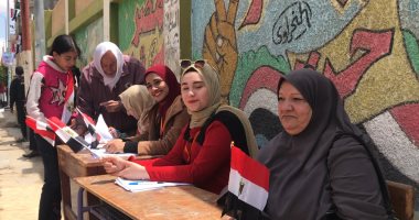 فيديو.. 30 فتاة بالعريش يتطوعن لخدمة المشاركين بالاستفتاء.. ومسيرة بجنوب سيناء
