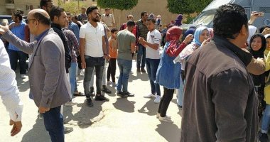 طلاب علوم إدارية ببنى سويف ينظمون مسيرة لحث المواطنين على المشاركة فى الاستفتاء  