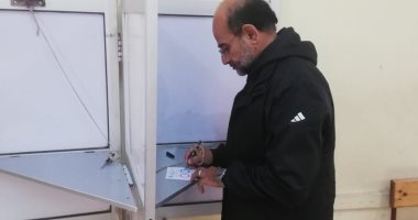 صور.. عامر حسين يدلى بصوته فى الاستفتاء على الدستور