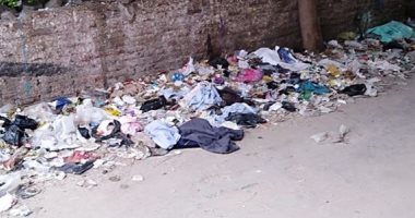 سكان شارع رجب حمدى بالزيتون يشتكون من تراكم وحرق القمامة