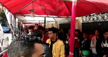 فيديو.. طوابير الشباب أمام قصر الدوبارة بجاردن سيتى فى ثالث أيام الاستفتاء