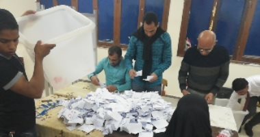 صور .. فرز الأصوات فى الاستفتاء على التعديلات الدستورية بكفر الشيخ