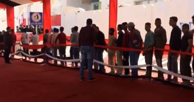 فيديو..احتشاد الشباب بمدينة بدر فى أخر أيام الاستفتاء بمدرسة الفردوس