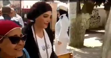 فيديو..حورية فرغلى تدلى بصوتها فى الاستفتاء على التعديلات الدستورية 