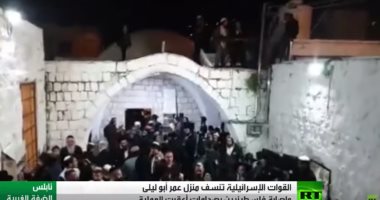 شاهد.. الاحتلال يحمى مستوطنين اثناء تدنيسهم قبر يوسف بمدينة نابلس