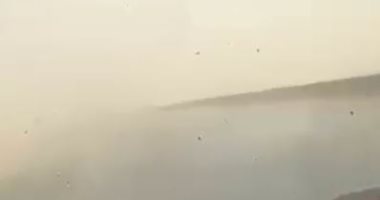 قارئ يشارك صحافة المواطن فيديو للعاصفة الرملية على طريق الصعيد الحر