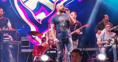 محمود العسيلى يبدأ حفله بأغنية "الليلة" بكايرو فيستيفال سيتى مول