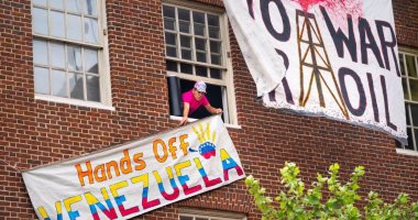 واشنطن تحذر مؤيدين لمادورو احتلوا سفارة فنزويلا: لن نسمح بانتهاك القانون