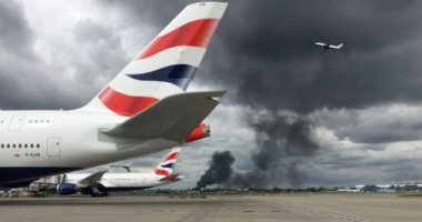 فيديو وصور.. تصاعد الأدخنة قرب مطار هيثرو فى لندن نتيجة حريق بمخزن