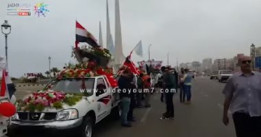 فيديو.. موكب زهور بعشرات السيارات يطوف كورنيش الأسكندرية 