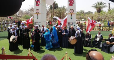 احتفالات المواطنين بشم النسيم فى الحديقة الدولية