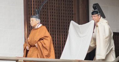 صور.. إمبراطور اليابان يؤدى طقوس التنازل عن العرش بعد حكم 30 عاما