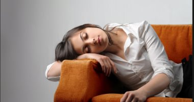 النوم غير المنتظم يزيد من مخاطر الإصابة بالسمنة وارتفاع ضغط الدم بنسبة 27 ٪
