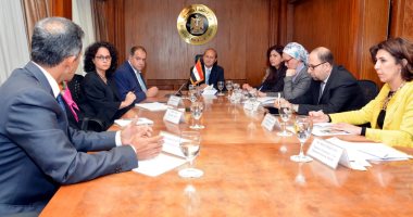 وزير الصناعة يبحث مع مؤسسة التمويل الدولية برامج تحسين القدرة التنافسية للصناعة المصرية
