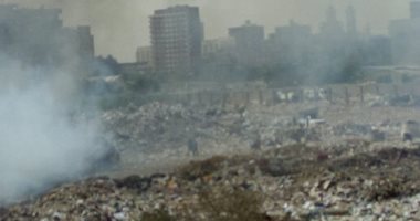 قارئ يشكو من اندلاع حريق "متكرر" فى القمامة بشارع مجمع المصانع بالزاوية