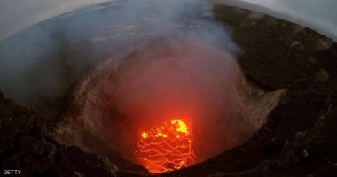 زائر يخالف التعليمات ويسقط داخل بركان كيلاويا.. فهل يتعرض للمساءلة القانونية؟