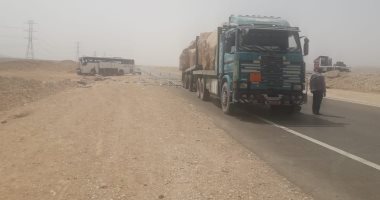 مصرع شخصين وإصابة 17 حصيلة حادث تصادم أتوبيس بشاحنة على صحراوى أسوان