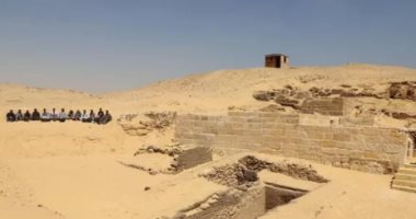 موقع أجنبى يلقى الضوء على اكتشاف مقبرة جانب الأهرامات عمرها 4500