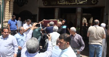 تشييع جثمان الراحلة محسنة توفيق من مسجد السيدة نفيسة  