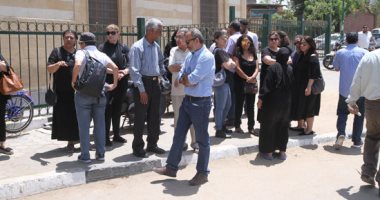 وصول جثمان الفنانة محسنة توفيق إلى مسجد السيدة نفيسة
