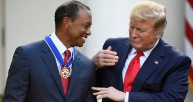 ترامب يمنح لاعب الجولف "وودز" أعلى وسام مدنى بالبيت الأبيض