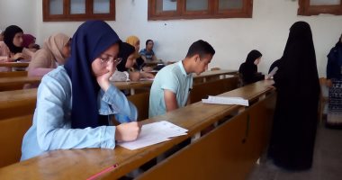 صور.. انتظام امتحانات الطلاب بجامعة عين شمس وإجراءات مشددة على البوابات