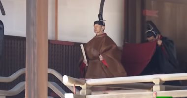 شاهد: إمبراطور اليابان يؤدى طقوس ديانة الشنتو