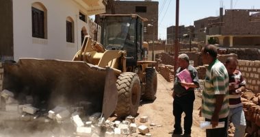 مجلس مدينة الأقصر ينفذ 5 قرارات إزالة تعديات بدون ترخيص بمنطقة الكرنك