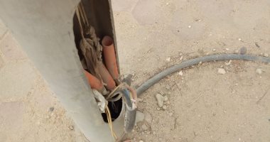 كابل كهرباء مكشوف بمدينة العبور .. والأهالى يطالبون بإصلاحه