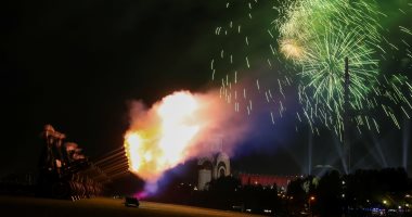 صور.. الألعاب النارية تزين سماء موسكو فى عيد النصر