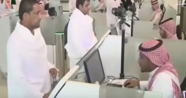 شاهد.. السعودية تقدم التسهيلات للمعتمرين وقطر تحرم مواطنيها