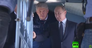 فيديو.. بوتين يتعرف على مروحيات جديدة فى قازان