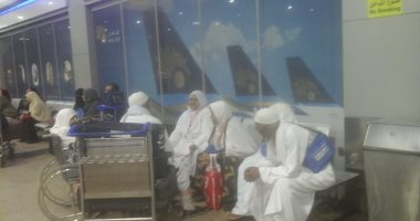 صور..مصر للطيران تسير 16 رحلة للسعودية لنقل 3850 معتمرا