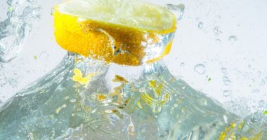 الإفراط فى تناول ماء الليمون لفقدان الوزن قد يكون ضارًا.. اعرف مخاطره
