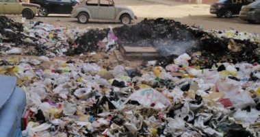 تراكم القمامة فى صقر قريش بمدينة نصر أمام المدرسة الابتدائى
