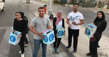 طلاب جامعة يشاركون صحافة المواطن صور حملة إفطار صائم على الطريق