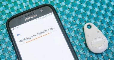 جوجل تحذر مستخدميها من ثغرة بمفتاح أمان Titan Security Key