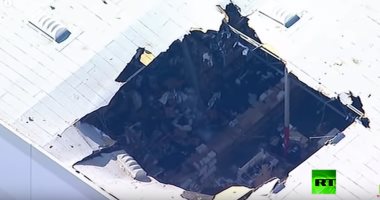 شاهد.. سقوط مقاتلة أمريكية من طراز إف 16 فوق مبنى تجارى بكاليفورنيا