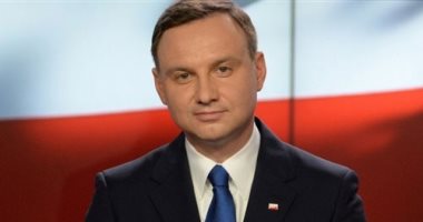 رئيس وزراء بولندا يطلب تأجيل حلف اليمين بعد إصابة وزير التعليم بكورونا