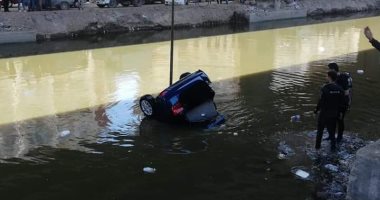 سقوط سيارة بترعة المريوطية ونجاة قائدها من الغرق فى الجيزة