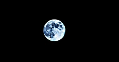 القمر الأزرق يظهر ليلة الهالوين المقبل.. اعرف التفاصيل