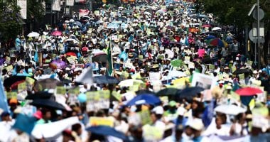 صور.. الآلاف يشاركون فى مسيرة لتجريم الإجهاض فى المكسيك